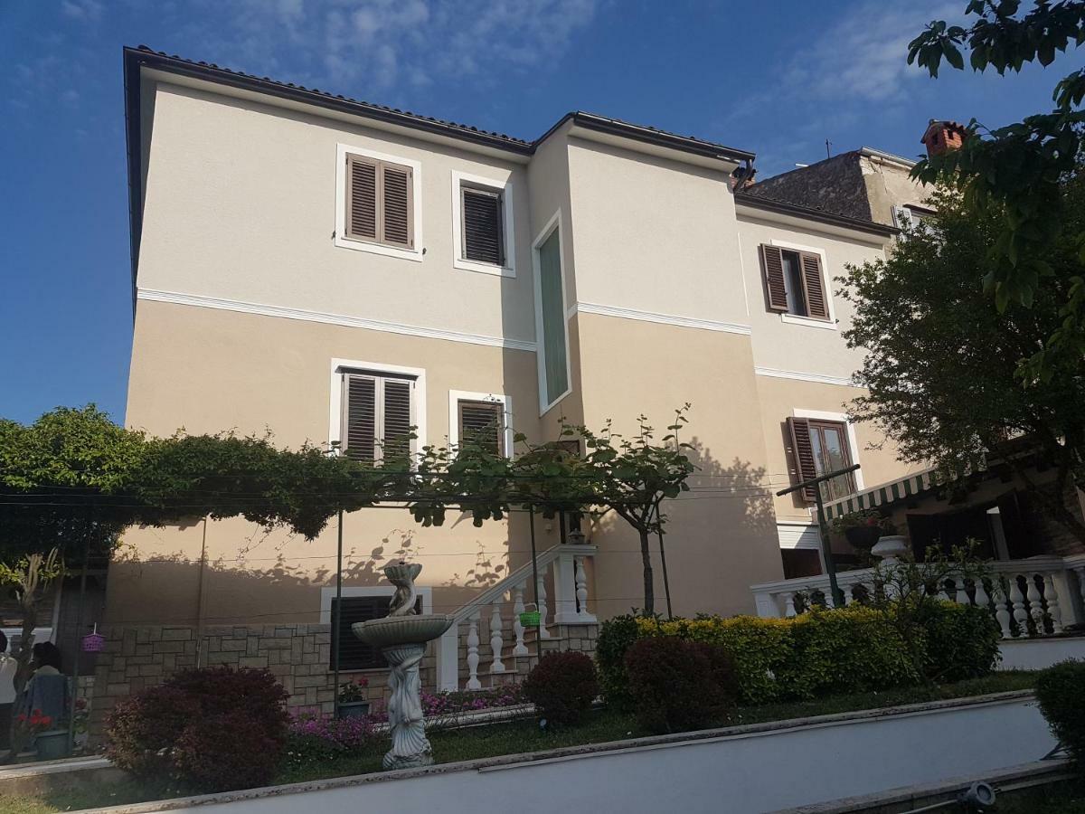 Apartments Maletic Pula Exterior photo