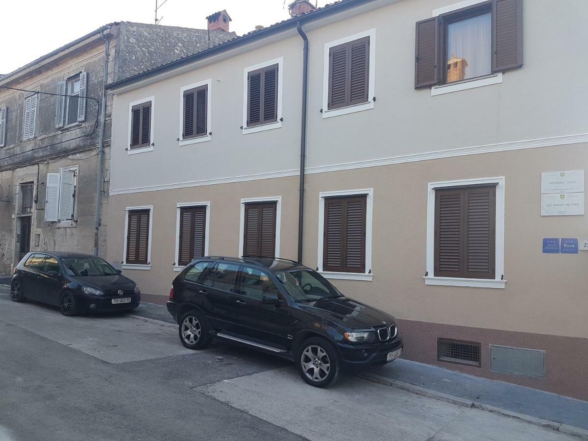 Apartments Maletic Pula Exterior photo